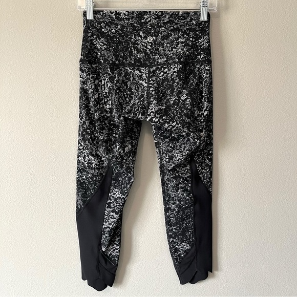 Lululemon Wunder Under Crop II Scallop 24” Achromatize Ice Grey Black Size 6 - Picture 4 of 13